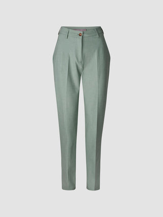 Essential Pants Tapered Calm Green Melange – hoch taillierte, maßgeschneiderte Hose im skandinavischen Design mit Knopfverschluss, Bügelfalten vorne und 360°-Stretch.