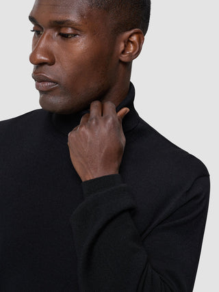Seamless Premium Merino Knit Turtleneck Black