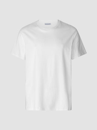 Supima-T-Shirt „Box Fit Legacy“ in Weiß mit farblich abgestimmtem Logo auf der Brust und 360°-Stretch.