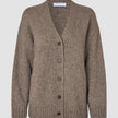 Damen-Strickjacke aus weicher, grobstrickiger Wolle in Taupe-Melange: eine Strickstrickjacke mit V-Ausschnitt, Knopfleiste vorne und gerippten Bündchen sowie geripptem Saum.
