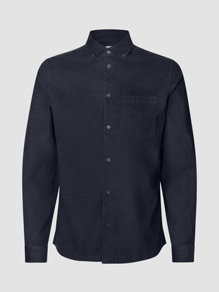 Ein langärmeliges, dunkelgraues Cordhemd mit Button-Down-Kragen, Brusttasche und normaler Passform.