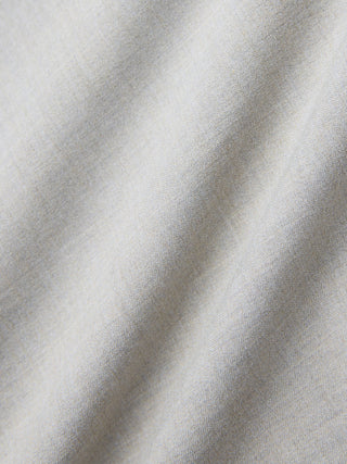 Nahaufnahme des gefalteten Stoffes der Ease Pants Relaxed Fit Sahara.