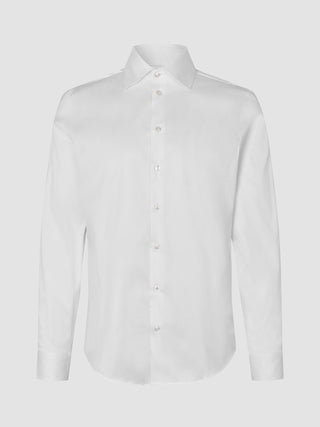 Elevated Shirt White Slim: ein langärmeliges, schmal geschnittenes weißes Hemd aus Pima-Baumwolle mit Spread-Kragen.