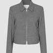 Essential Short Zip Jacket Dark Grey Melange: ein grauer Stretch-Blazer mit Reißverschluss vorne und spitzem Kragen.