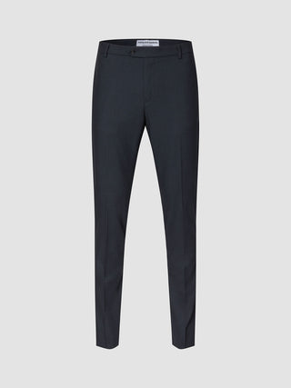 Motion Suit Pants Slim Midnight Blue – schmal geschnittene, marineblaue Anzughose mit 360°-Stretch und Knopfleiste vorne.