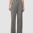 Damenhose Ashryn Wide Domino Herringbone: eine hoch taillierte Hose mit weitem Bein aus schwarz-weißem Bouclé mit Fischgrätenmuster.