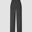 Damenhose GO2 in gerader Passform, dunkelgrau meliert, aus Doubleface-Material, mit Knopfleiste, Gürtelschlaufen und Seitentaschen.