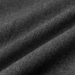 Nahaufnahme der Women GO2 Pants Straight Dark Grey Melange aus dunkelgrauem Doubleface-Material mit sichtbarer Webstruktur, hier in weichen Falten dargestellt.
