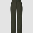 Damenhose GO2 Straight Dusty Olive in Olivgrün, mit geradem Bein, Knopfverschluss und Gürtelschlaufen im raffinierten skandinavischen Design.