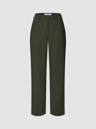 Damenhose GO2 Straight Dusty Olive in Olivgrün, mit geradem Bein, Knopfverschluss und Gürtelschlaufen im raffinierten skandinavischen Design.