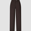 Damenhose GO2 Straight Mocha im Stil mit hoher Taille und geradem Bein aus dunkelbraunem Doubleface-Stoff.