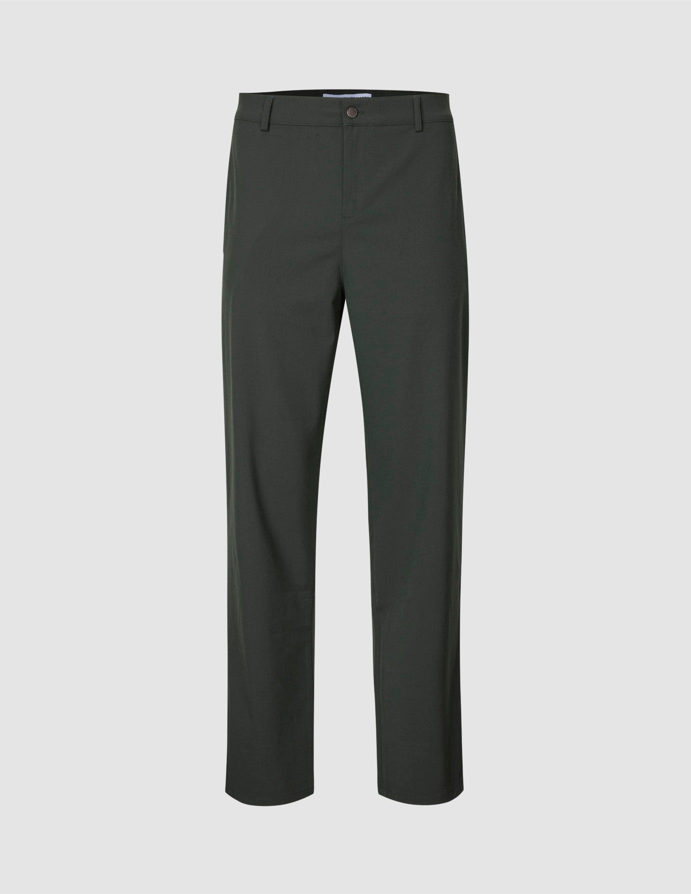 Ease Pants Regular Northern Pine – dunkelgrüne Stretchhose mit geradem Bein, Knopfleiste und Gürtelschlaufen im bequemen skandinavischen Design.