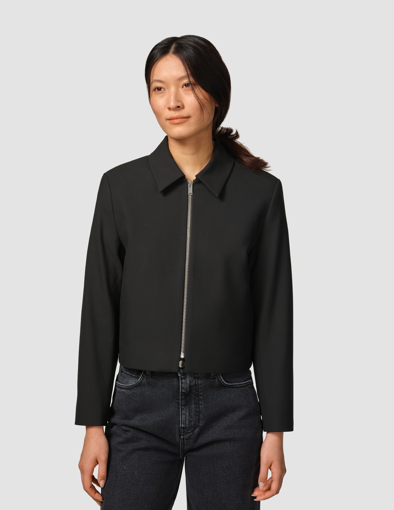 Essential Short Zip Jacket Black