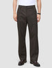 Atelier Pants Relaxed – Dunkelbraune Hose aus schwerem, gebrochenem Twill mit lockerer Passform, Knopfleiste und Gürtelschlaufen.
