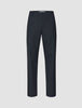 Atelier-Hose Relaxed in Dunkelblau aus schwerem, gebrochenem Twill, mit lockerer Passform, Knopfverschluss und Gürtelschlaufen.
