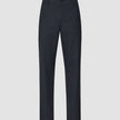 Atelier-Hose Relaxed in Dunkelblau aus schwerem, gebrochenem Twill, mit lockerer Passform, Knopfverschluss und Gürtelschlaufen.