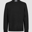 Schwarzer Pullover mit Rundhalsausschnitt aus grobem SoftWool-Strick mit gerippten Bündchen und Saum.
