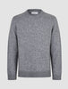 Grobstrick-Pullover aus weicher Wolle in Gletschergrau mit Rundhalsausschnitt, gerippten Ärmelbündchen und geripptem Saum.