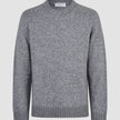 Grobstrick-Pullover aus weicher Wolle in Gletschergrau mit Rundhalsausschnitt, gerippten Ärmelbündchen und geripptem Saum.