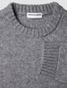 Grobstrick-Pullover aus weicher Wolle mit Rundhalsausschnitt in Gletschergrau, mit weichem, grobem Strickmuster, geripptem Halsausschnitt und gerippten Ärmelbündchen.