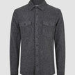 Zweilagiges Woll-Overshirt in Regular-Passform, dunkelgrau, mit Kragen, Knopfleiste vorne und zwei geknöpften Brusttaschen.