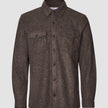 Doppellagiges Woll-Overshirt in Sattelbraun mit Kragen, Knopfleiste vorne und zwei geknöpften Brusttaschen.