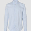 Elevated Shirt Slim Classic – Blau gestreiftes Button-Down-Hemd aus hochwertiger Pima-Baumwolle mit hellblau-weißem vertikalem Streifenmuster und Spread-Kragen.