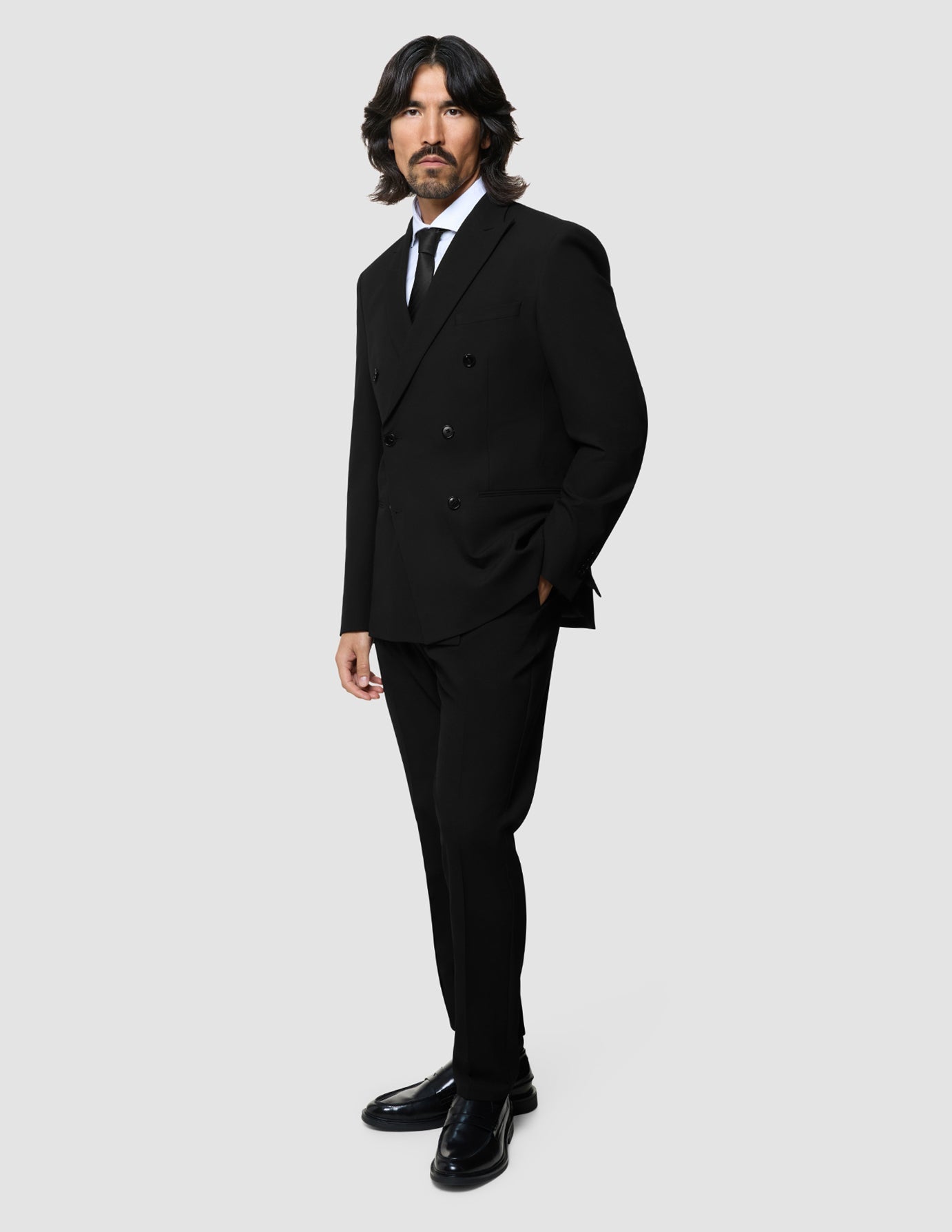 Formal fit. Flexible feeling.