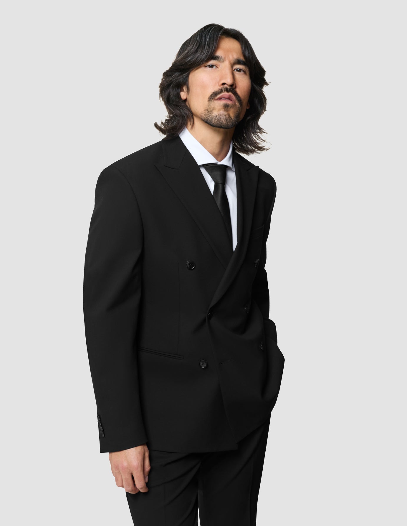 Formal fit. Flexible feeling.