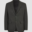 Der Motion Blazer Regular Pepper Grey ist ein anthrazitfarbener Zweiknopf-Blazer mit fallendem Revers, zwei Pattentaschen und atmungsaktivem 360°-Stretch-Stoff in minimalistischem skandinavischem Design.
