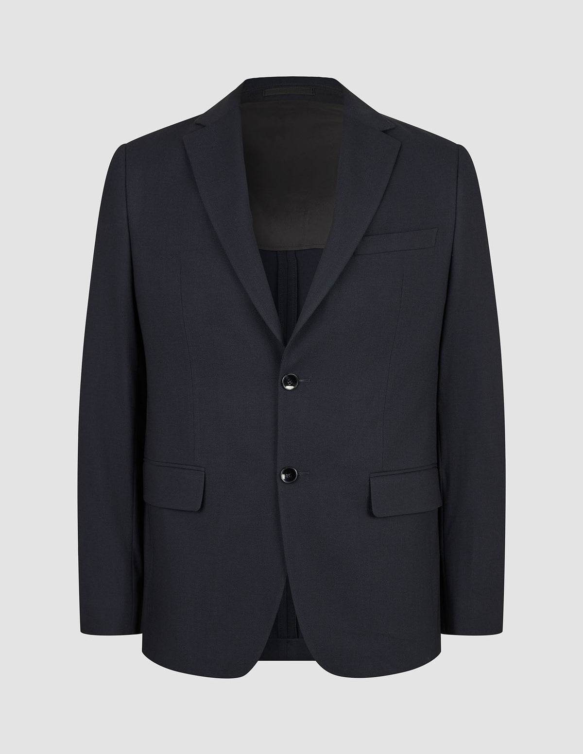 Ein marineblauer Motion Blazer Slim Midnight Blue mit Zweiknopf-Slim-Fit-Schnitt, 360°-Stretch-Material und fallendem Revers im klassischen skandinavischen Design.