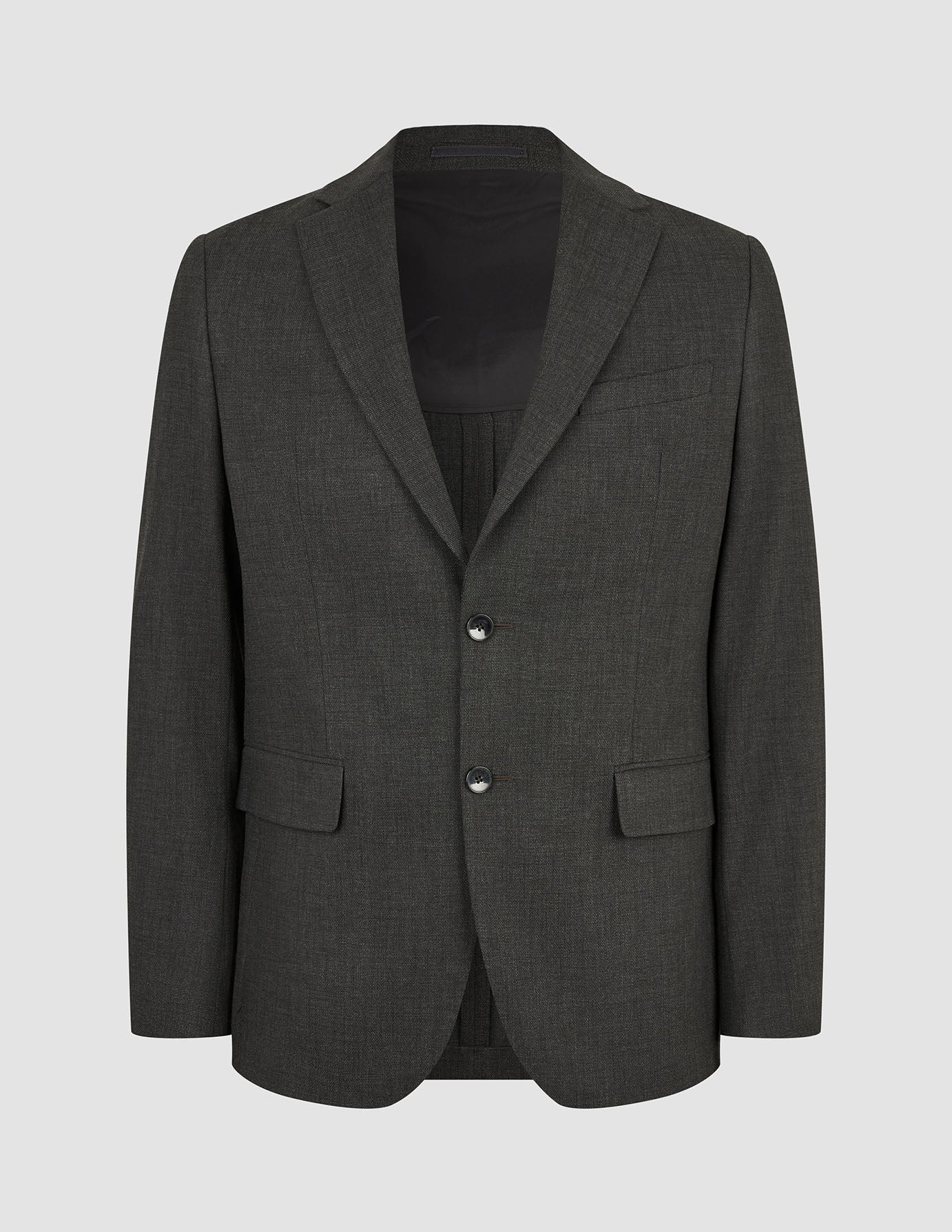 Motion Blazer Slim Pepper Grey: ein dunkelgrauer Herrenblazer mit 360°-Stretch, gekerbtem Revers, zwei Knöpfen und Pattentaschen im minimalistischen skandinavischen Design.
