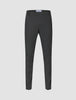 Motion Suit Pants Slim Pepper Grey – schmal geschnittene Anzughose mit 360°-Stretch, Knopfverschluss und Gürtelschlaufen.