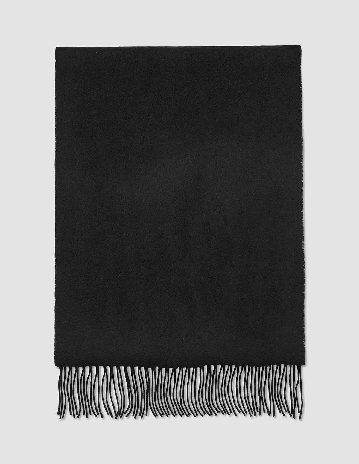 Schal Schwarzer Kaschmirschal mit Fransen am Saum in minimalistischem skandinavischem Design.