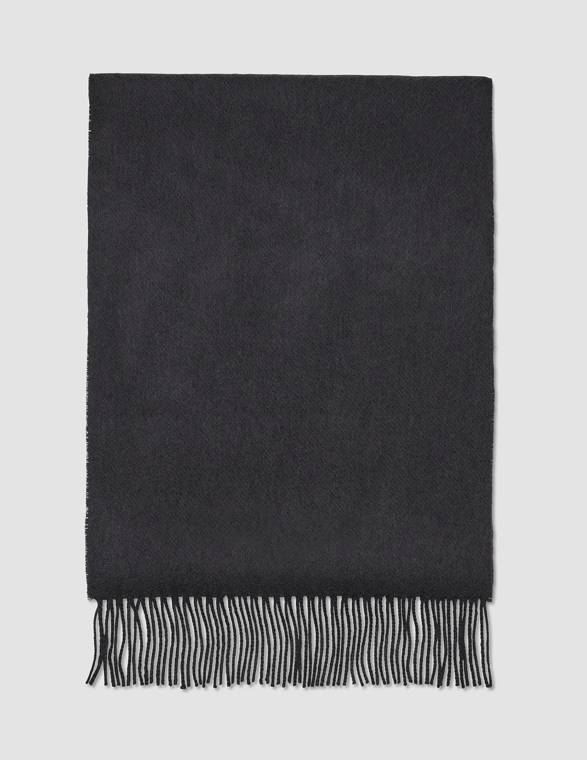 Schal in Anthrazit Anthrazitfarbener, rechteckiger Wollschal mit Fransen im minimalistischen skandinavischen Design.