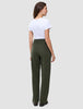 Rückansicht einer Frau, die ein weißes T-Shirt und die Hose Women GO2 Pants Straight Dusty Olive trägt, die sich durch eine klare, skandinavische Designästhetik auszeichnet.