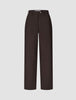 Damenhose GO2 Straight Mocha im Stil mit hoher Taille und geradem Bein aus dunkelbraunem Doubleface-Stoff.