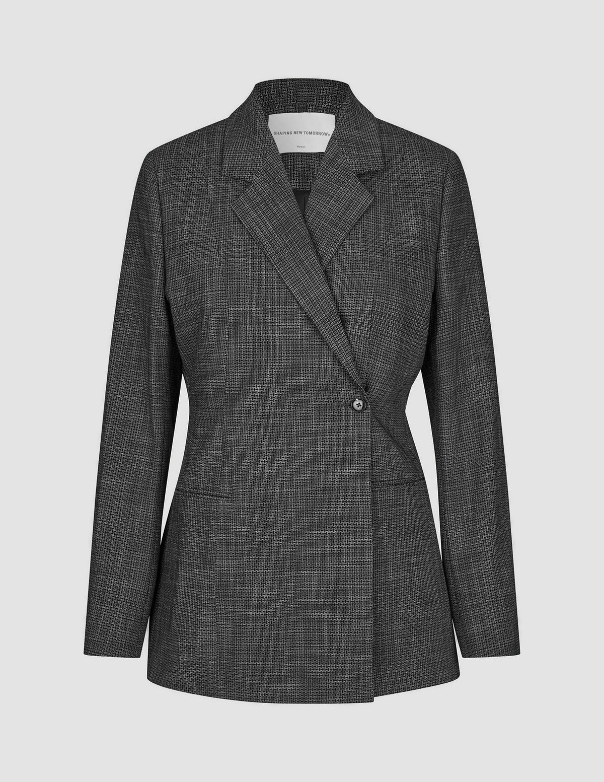 Damenblazer Nara – tailliert, schwarz kariert, im skandinavischen Design, mit schwarz-weißem Karomuster, gekerbtem Revers und Ein-Knopf-Verschluss.