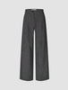 Damenhose Nara in weitem Schnitt mit schwarzem Karomuster, hoher Taille, Knopfleiste, Gürtelschlaufen und schwarz-weißem Karomuster.