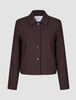 Damen-Kurzjacke Serene in Beeren-Nadelstreifen, dunkelviolett, mit Kragen und gerader Passform.